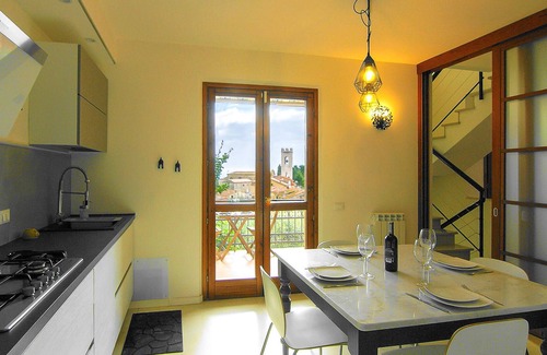 Corsanico-Bargecchia House | Tasteful semi-detached house with jacuzzi in Tuscany.