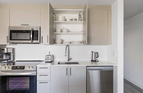 Edgewater Apartment | Tasteful Wynwood 1BR w/Gym & Roof Pool, nr Shops & Dining, by Blueground