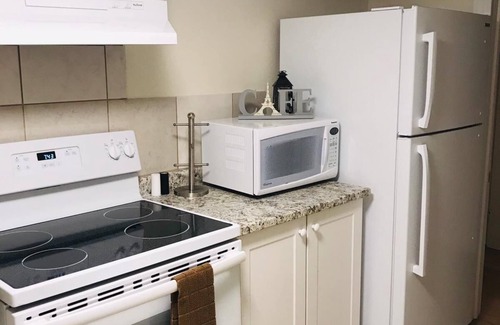 Burlington Apartment | Tastefully decorated spacious apartment Burlington