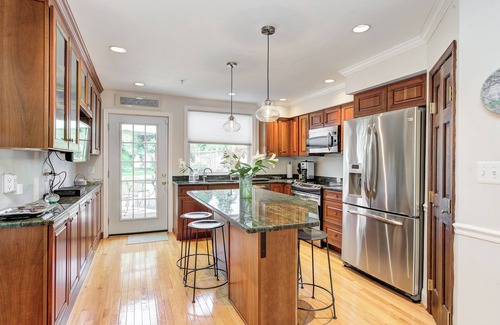 Eastport House | Tastefully decorated fully-equipped Eastport Annapolis house with water views