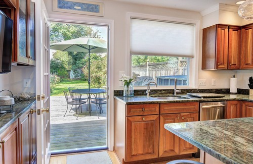 Eastport House | Tastefully decorated fully-equipped Eastport Annapolis house with water views