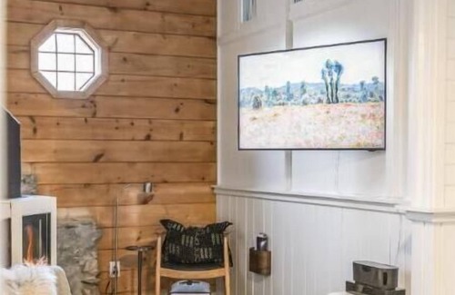 Johnson House | Tastefully renovated, well-equipped ski house with hot tub near Stowe