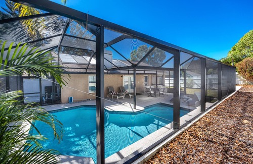 Palm Harbor House | Tastefully updated, Heated Pool, 10 min to Beach!