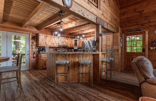 Deep Gap Cabin | Tatra Nest - Powder Horn - Views! Pets ok! Hikers