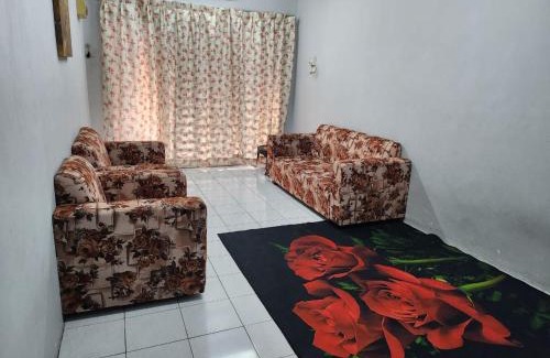 Kampung Rawa House | Taufiq 34 KLIA Sepang with 3 Airconds & Free Wi-Fi