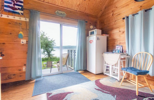 Sullivan Cottage | Taunton Bay Cottage - Affordable Oceanfront - Perfect for couples getaway!