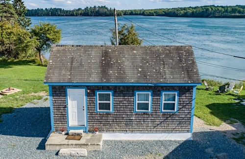Sullivan Cottage | Taunton Bay Cottage - Affordable Oceanfront - Perfect for couples getaway!