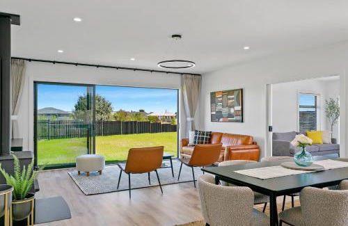 Wharewaka Villa | Taupo New Retreat - Stylish, Convenient and Gully track to the lake