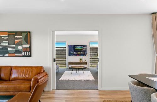 Wharewaka Villa | Taupo New Retreat - Stylish, Convenient and Gully track to the lake