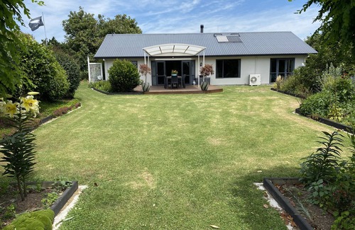 Tauranga House | Tauranga Tropical Avocado Orchard Escape Ohauiti