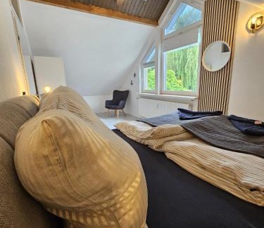 Altengroden Apartment | Tautraum Suite mit Whirlpool und grünem Ausblick