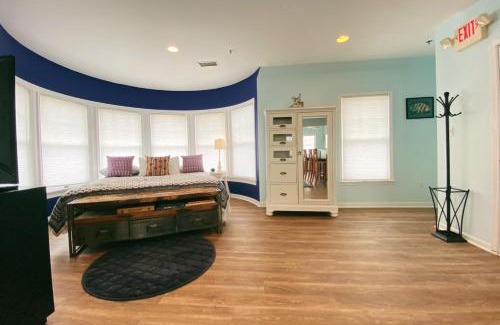Somers Point Hotel | Tavern on the Bay Hotel - Frank Sinatra Suite