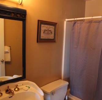 Somers Point Hotel | Tavern on the Bay Hotel - Bugsy Siegel Suite