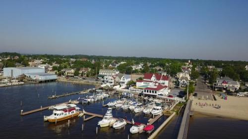 Somers Point Hotel | Tavern on the Bay Hotel - Bugsy Siegel Suite