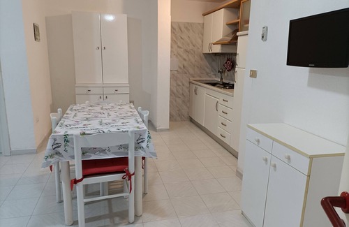 Lido Marini Apartment | Tavernetta with air conditioner