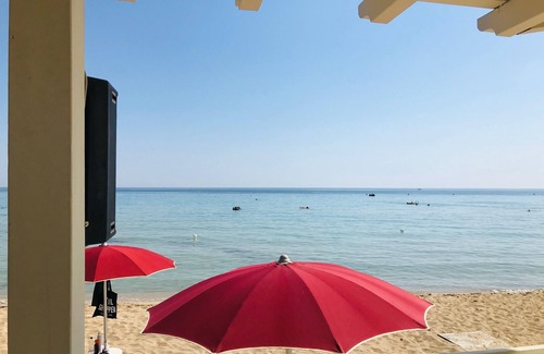 Lido Marini Apartment | Tavernetta with air conditioner