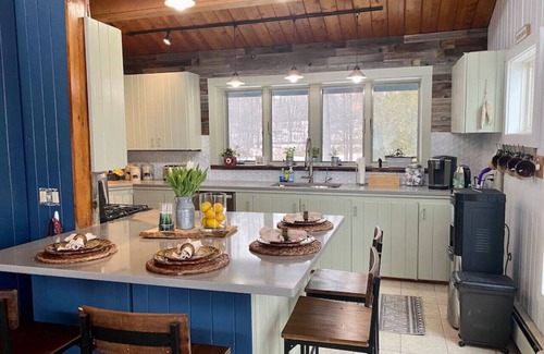Alburg House | Tavi Haz on Macomber Point