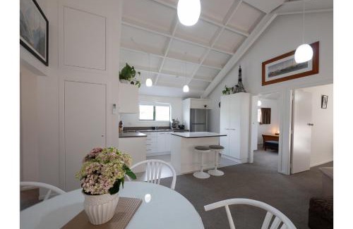 Tawa House | Tawa Retreat - Wellington Holiday Home
