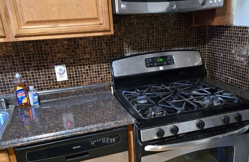 Dearborn Heights House | Tawheed House is a 3-bedroom house in lovely Redford with WiFi, AC.and more.