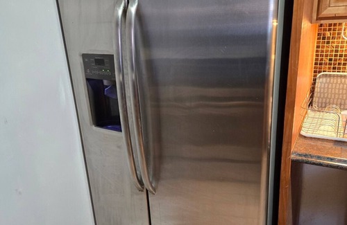 Dearborn Heights House | Tawheed House is a 3-bedroom house in lovely Redford with WiFi, AC.and more.