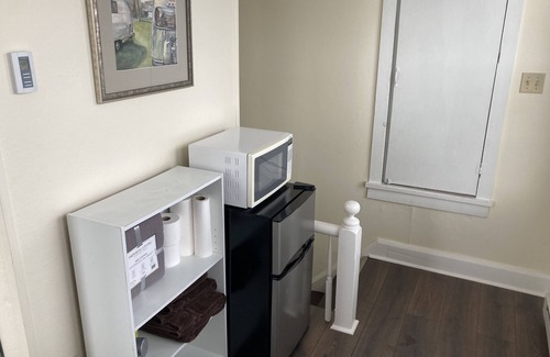 Lewisburg House | Tawsty Flower - Haines Suites