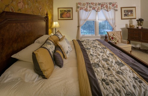 Sugar Grove Bed & Breakfast | Taylor House Inn