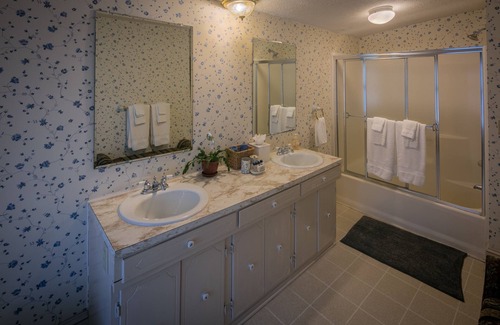 Sugar Grove Bed & Breakfast | Taylor House Inn