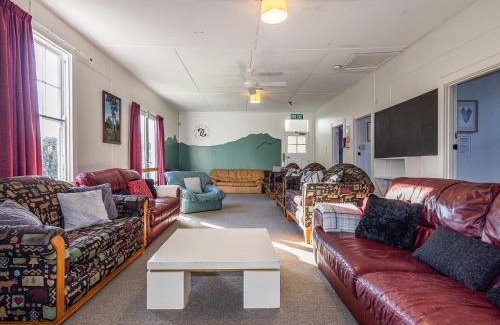 Erua House | Taylor Lodge Adventure Base - Erua Holiday Home