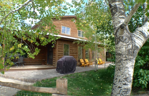 Almont House | Taylor River Home with Private Fishing