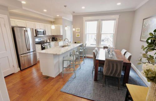 Petworth House | Taylor St Townhouse - Private Parking