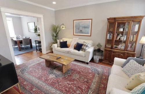 Petworth House | Taylor St Townhouse - Private Parking