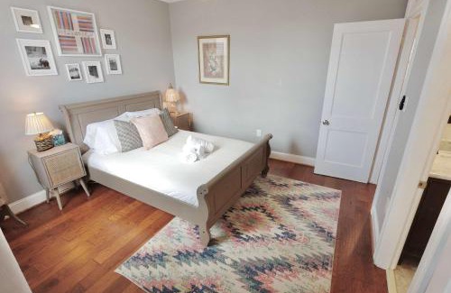 Petworth House | Taylor St Townhouse - Private Parking