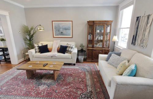 Petworth House | Taylor St Townhouse - Private Parking
