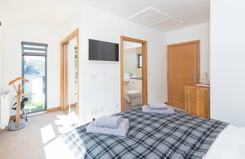 Kenmore House | Taymouth Marina-1 lawyer view