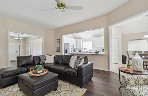 Lewisville House | TCH - Spacious 4bd/2ba in Lewisville w/Workspace