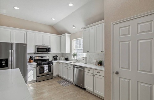 Lewisville House | TCH - Spacious 4bd/2ba in Lewisville w/Workspace