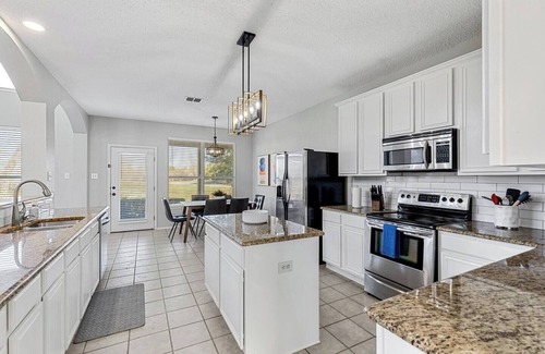 The Colony House | TCH - Spacious 4bd/3.5ba in The Colony w/Workspace