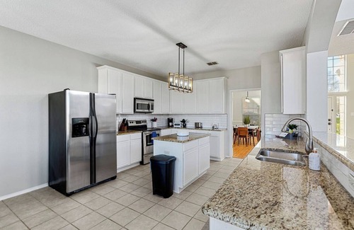 The Colony House | TCH - Spacious 4bd/3.5ba in The Colony w/Workspace