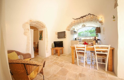 Castellana Grotte House | TD Trulli della Rosatella Typical Trulli w/Pool