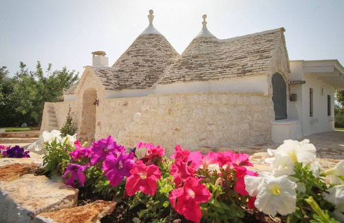 Castellana Grotte House | TD Trulli della Rosatella Typical Trulli w/Pool