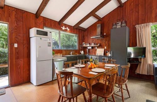 Pukawa House | Te Kuru Cabin - Pukawa Bay Holiday Home