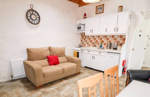 Donegal Cottage | TEACH PHAIDÍ MHÓIR, pet friendly in Glencolmcille, County Donegal