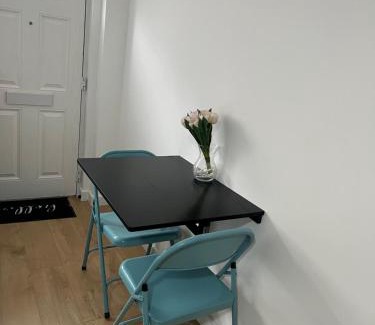 Richmond-upon-Thames Apartment | Teddington Little Gem