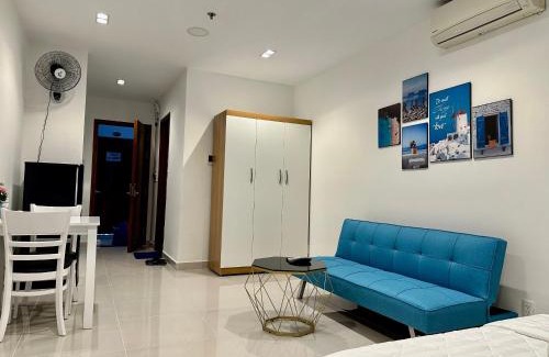 Tan Binh Apartment | Teddy Apartment at Sky Center Luxury