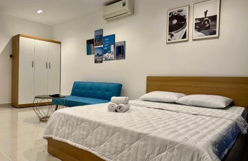 Tan Binh Apartment | Teddy Apartment at Sky Center Luxury