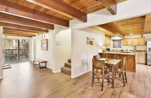 Summit Estates Cabin | Teddy Bear Chalet: Hot Tub, Game Room, Firepit