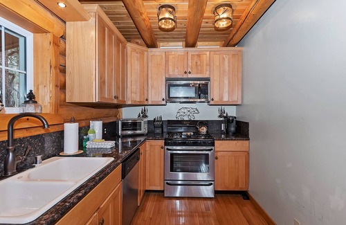 The Village Cabin | Teddy Bear Lodge by Destination Big Bear : Rocky Mountain Log Home Adjacent to the Nation Forest!
