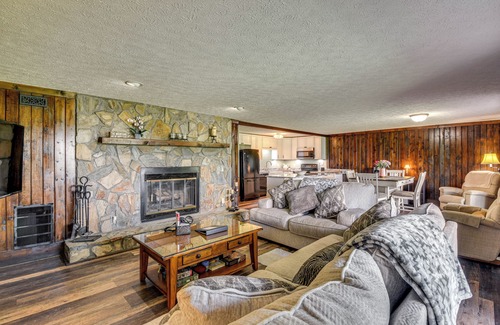 Dillard Condo | Tee Off in the Mtns: Sky Valley Condo w/View!