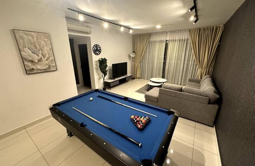 Nusajaya Apartment | Teega Modern 4BR 12pax pooltable by Our Stay
