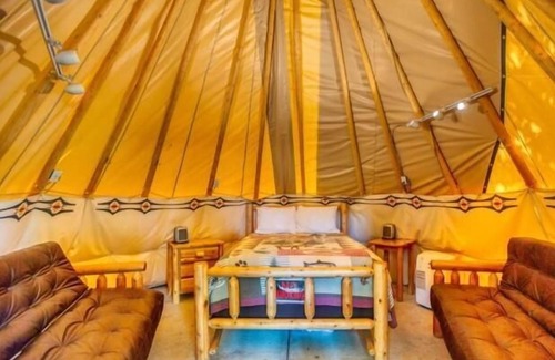 Manchester Cabin | Teepee - Experience something truly unique: A teepee with a door!